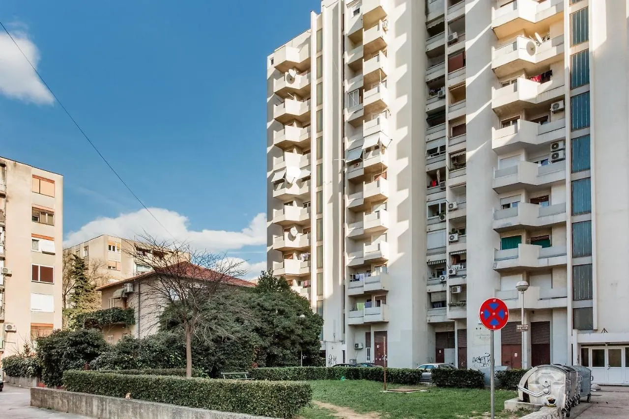 Apartments Hugo Split 0*,